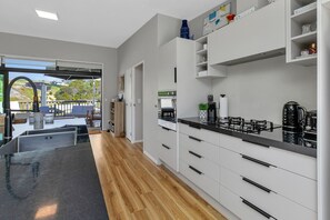 Private kitchen - Langs Beach Coastal Getaway - Walk to Beach (Langs Beach)