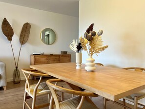 Dining - Stunning Sea Views - Walk to Beach - Pool - AC (CT)