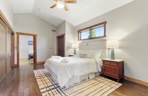 3 dormitorios, tabla de planchar con plancha, wifi gratis y ropa de cama