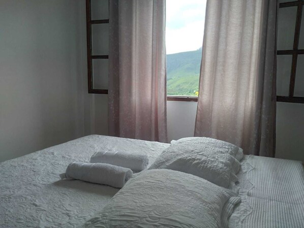 2 bedrooms, iron/ironing board, free WiFi, bed sheets