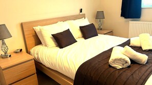 Room - New Farm Cottage, 3 bed, hot tub, private garden, stunning views (Blandford Forum)