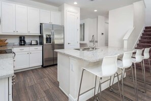 Private kitchen - Luxury Villa close to Disney (Kissimmee)