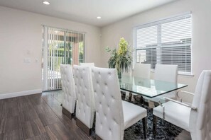 Dining - Luxury Villa close to Disney (Kissimmee)