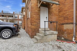 Exterior detail - Calming Cove 2 Bedroom Townhouse on OSU Campus (Columbus)