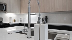 Fridge, microwave, oven, stovetop - Upstay: Newly Renovated Modern Apartment near SoCo (Austin)