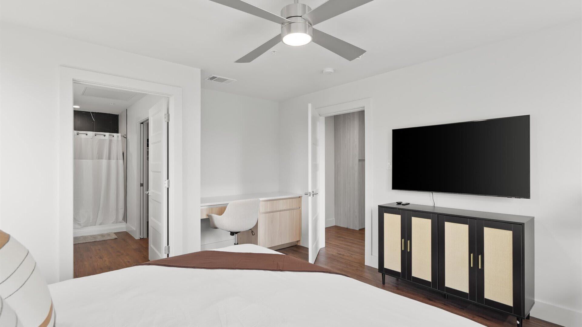 2 bedrooms, desk, iron/ironing board, free WiFi