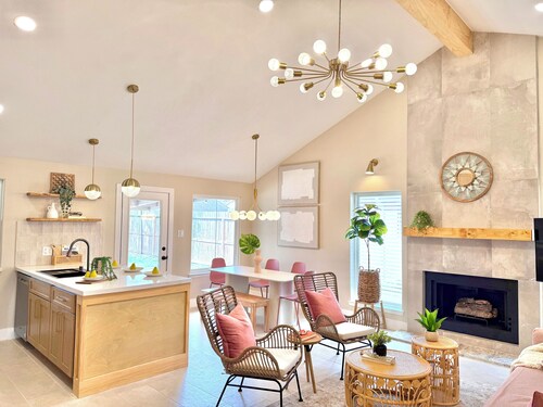 Spacious Katy Home • Firepit Backyard • Sleeps 10