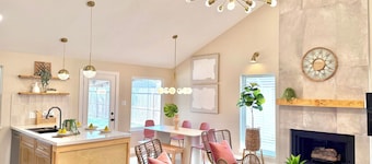 Spacious Katy Home • Firepit Backyard • Sleeps 10
