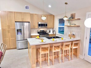 Fridge, microwave, oven, stovetop - Spacious Katy Home • Firepit Backyard • Sleeps 10 (Katy)
