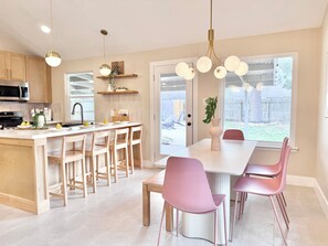 Dining - Spacious Katy Home • Firepit Backyard • Sleeps 10 (Katy)