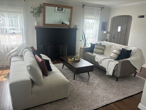 Living area - 3BR Home Near Arrowhead – Perfect for World Cup Visitors! (Shawnee)