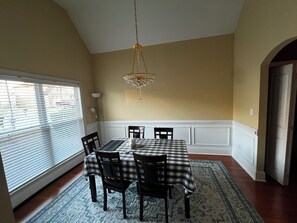 Dining - Masters Week Rental , 4-bedroom house in Evans, 15mins to Augusta National (Evans)