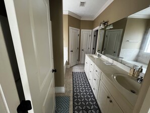 Bathroom - Masters Week Rental , 4-bedroom house in Evans, 15mins to Augusta National (Evans)