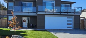 Elegant Coastal 2BR Suite • Perfect for Families • Near Beach