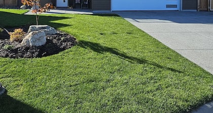 Elegant Coastal 2BR Suite • Perfect for Families • Near Beach