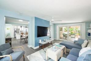 TV - Island Time Escape - Charming Family Retreat (Key West)