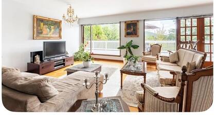 Entire Peaceful 3BR Guest Suite Upper Level West Vancouver: WiFi & Parking