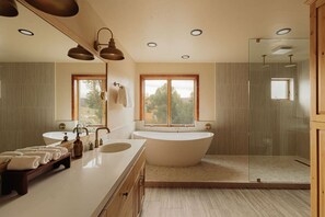 Hair dryer, towels - Cliffhanger Cabin, Near Snow Summit w/ Hot Tub (Big Bear Lake)