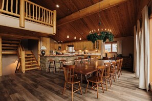 Dining - Cliffhanger Cabin, Near Snow Summit w/ Hot Tub (Big Bear Lake)