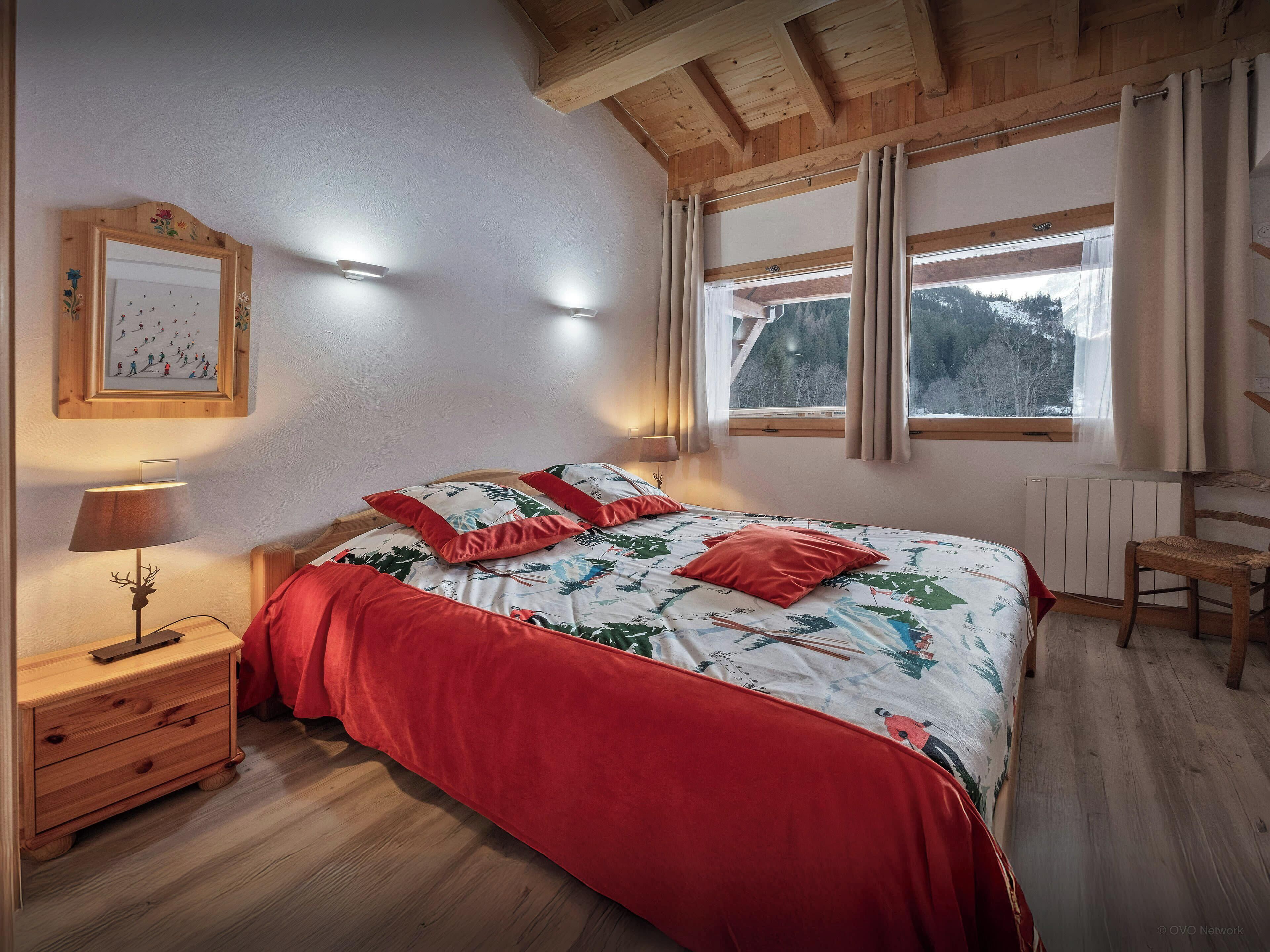 6 bedrooms, iron/ironing board, WiFi, bed sheets