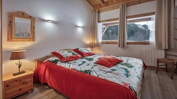 6 bedrooms, iron/ironing board, WiFi, bed sheets