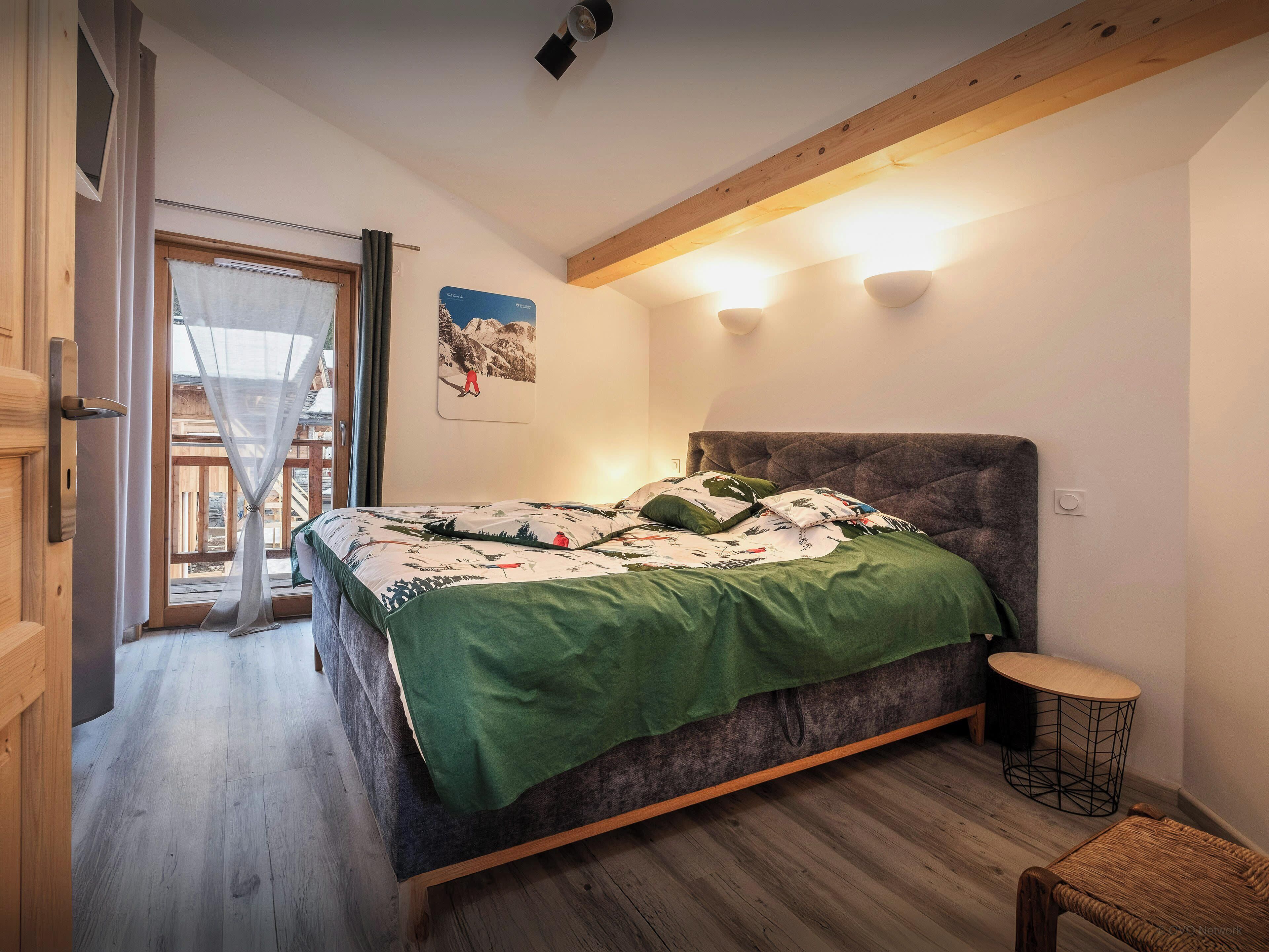 4 habitaciones, tabla de planchar con plancha, wifi y ropa de cama 
