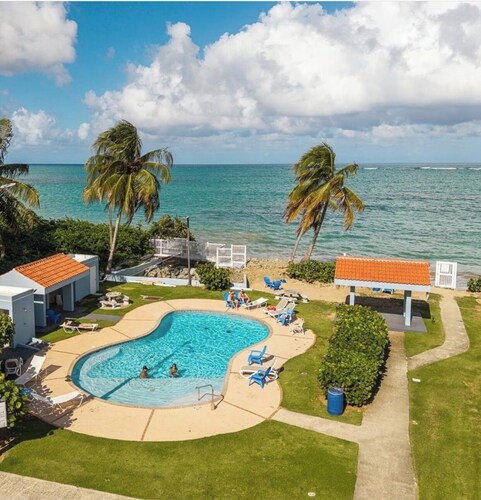 Spacious 3-bedroom apartment with AC, Beach Access, Pools + Private Access