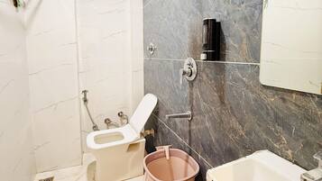 Luxury Triple Room | Bathroom