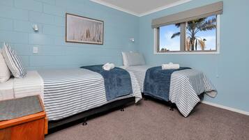 2 bedrooms, travel cot, WiFi, bed sheets