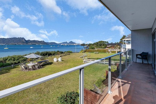 The Lookout Waterfront Apartment at Harbour Lights