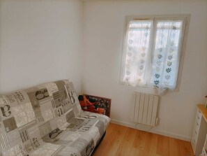 Interior - Comfortable family home with swimming pool, terrace and garden at the foot of the Alpilles mountains. (Sénas)