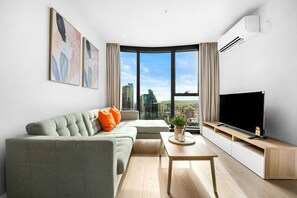 TV - Luxe Stay next to Emporium | 2BR in the heart CBD (Melbourne)