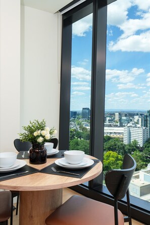 Dining - Premium Park View Suite | Pool, Gym & Sauna (Melbourne)