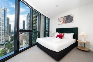 1 bedroom, iron/ironing board, WiFi, bed sheets - CBD Premium Park View Suite | Pool, Gym & Sauna (Melbourne)