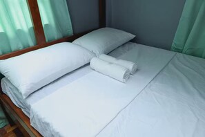 4 Schlafzimmer, Bügeleisen/Bügelbrett, Bettwäsche