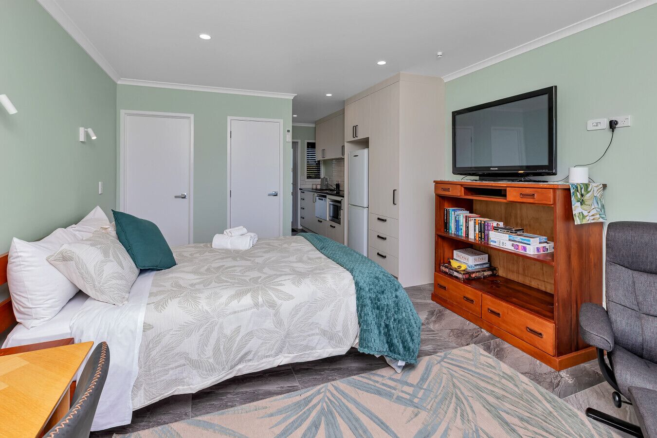 1 bedroom, desk, iron/ironing board, travel cot