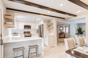 Microwave, oven, stovetop, dishwasher - Spacious 5-bedroom house near the beach w/ Pool, Spa & BBQ (Huntington Beach)