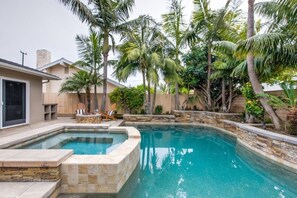 Pool - Spacious 5-bedroom house near the beach w/ Pool, Spa & BBQ (Huntington Beach)