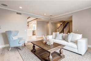 TV, fireplace - Spacious 5-bedroom house near the beach w/ Pool, Spa & BBQ (Huntington Beach)