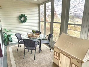 Dining - Bright 2BR with Sunroom & Pool - 3 Min to all the Branson Strip Fun! (Branson)
