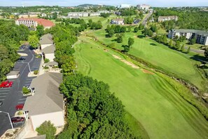 Golf - Bright 2BR with Sunroom & Pool - 3 Min to all the Branson Strip Fun! (Branson)
