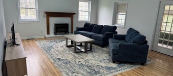 Porch of the Smokies—Spacious 5-bedroom retreat near the foot of the Smokies