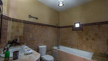 Chambre Quadruple Confort | Salle de bain
