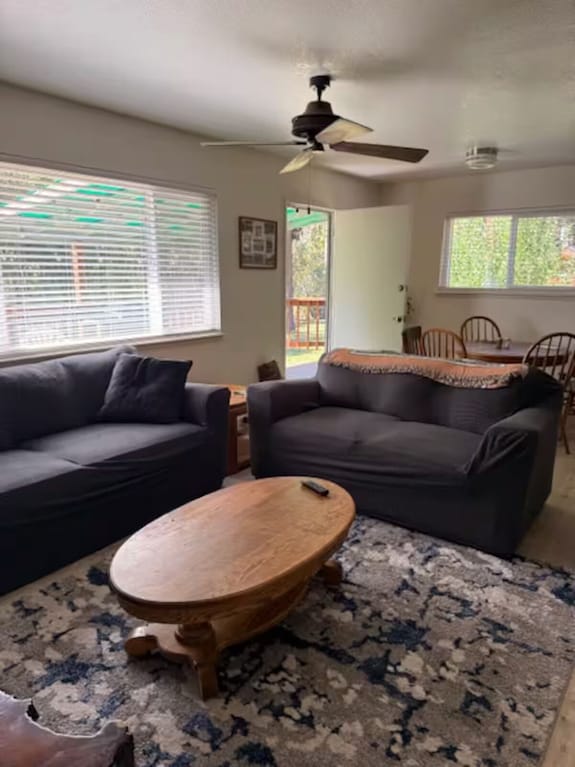 Beautiful Cabin In The Sierra's Sits Along The Creek. Pet Friendly - Indian Creek Reservoir, CA