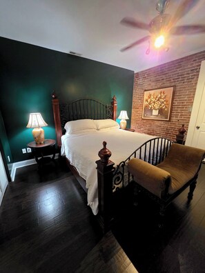 2 bedrooms, iron/ironing board, Internet, bed sheets