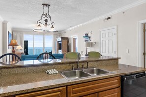 Interior - Oceanfront Condo 7th Floor, Huge Balcony, Pools, Hot Tub, Direct Beach Access (Panama City Beach)