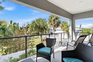 Terrace/patio - Blocks from the Beach | Heated Pool + Backyard Putting Green | Perfect Family Getaway (Indian Rocks Beach)