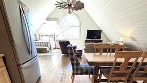 A dining area with a table and chairs, a ceiling fan, and a view of the outdoors. - Marvelous studio apartment with pickleball court in welcoming Orem neighborhood (Orem)