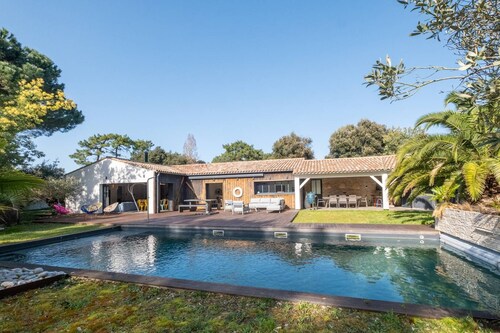 Gorille - Family home with heated pool