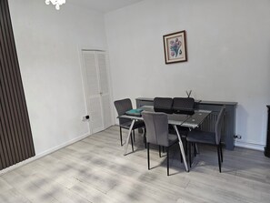 Dining - M4 Victoria Hub 1 (Newport)